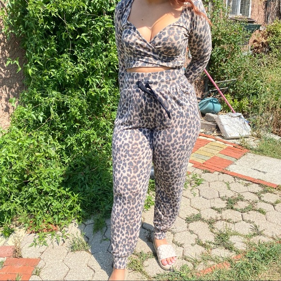 VS leopard lounge set - Picture 2 of 5